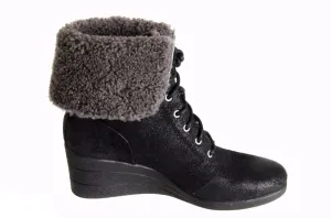 UGG ZEA BLACK BOOTS